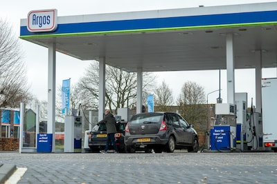 Dinsdag weer flinke prijsstijgingen aan de pomp: ‘Eerste grote effecten worden zichtbaar’