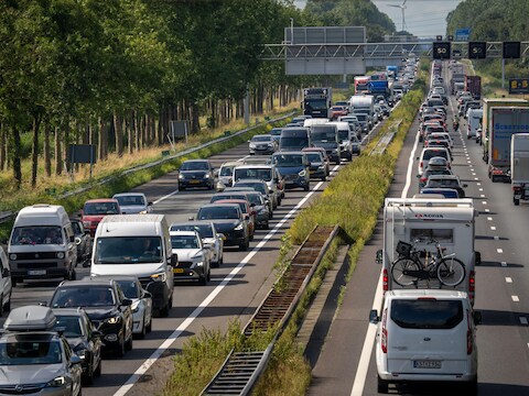 Pechsnelweg A12? ‘Mensen rijden er als gekken, telefoon in de hand, dat heeft niets met de weg te maken’