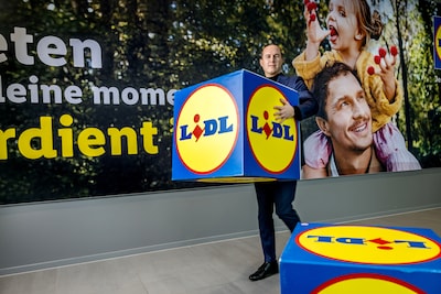Nederland doorgesla­gen met aanbiedin­gen, zegt Lidl-ceo: ‘Een flesje douchegel kost 8 euro’