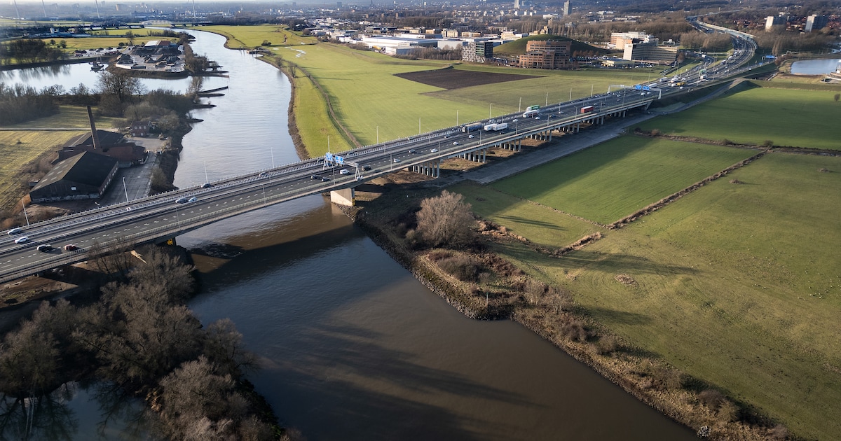 Winters weer dwingt Rijkswaterstaat om eerder te starten met werkzaamheden aan de IJsselbrug op de A