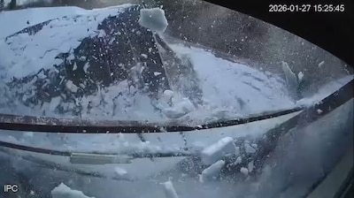 KIJK | Dak van Amerikaanse rodeo-arena bezwijkt onder pak sneeuw