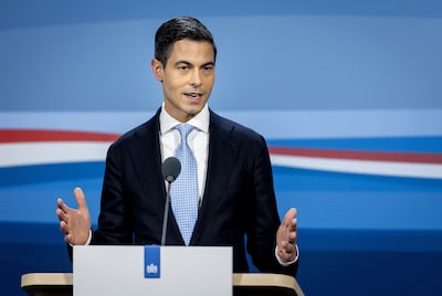 Jetten doet in zijn eerste persconferentie iets wat Rutte lang weigerde