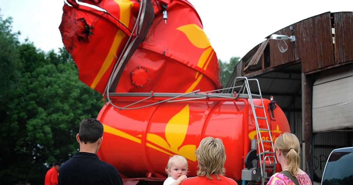 Mestwagen explodeert in Oploo