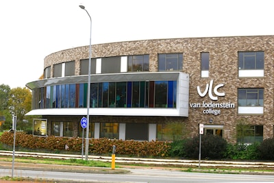 Middelbare school rouwt om verlies van leerling na vrachtwagenongeval: ‘Zijn plek in de klas zal voo