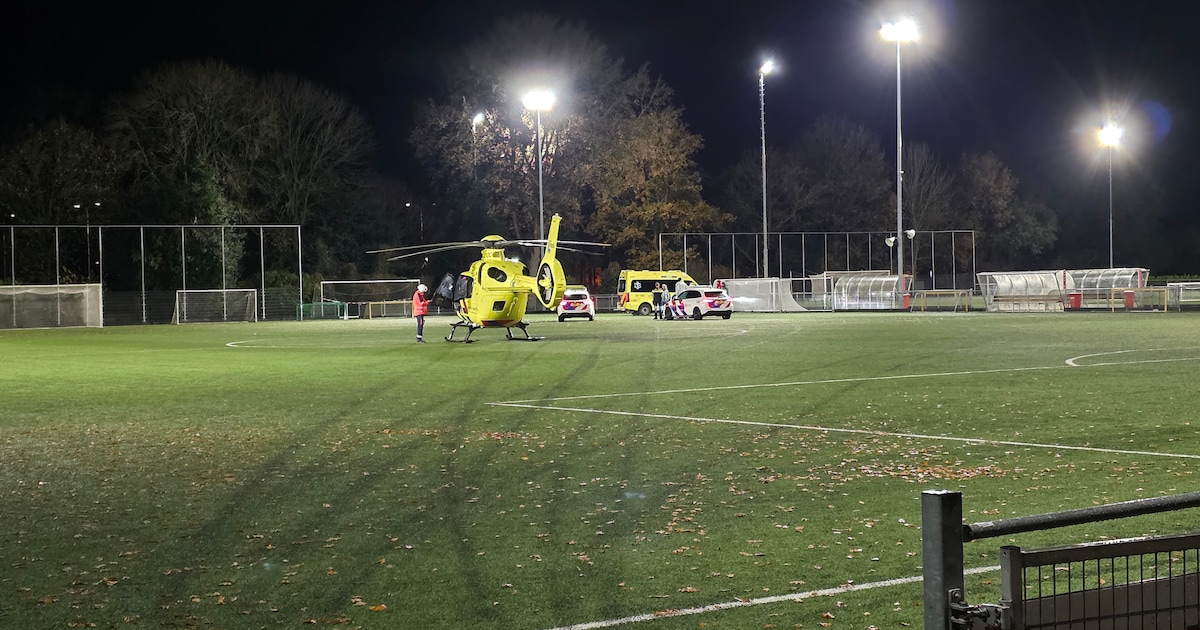 Voetballer (16) raakte onwel tijdens training, traumahelikopter landde op veld: ‘Belangrijk om samen