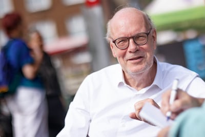 Nieuwe radiozender met AI als nieuwslezer: ‘Geen lange gesprekken en eindeloze analyses, maar snel bijpraten’