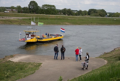 Rijkswaterstaat betaalt overtocht met veerpont tijdens werkzaamheden aan de IJsselbrug op de A12