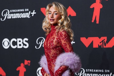 De stelregel die Sabrina Carpenter hanteert tijdens het shoppen is simpel: hoe korter de rok, hoe beter