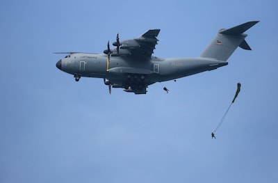 Tientallen Duitse paracommando’s beschuldigd van rechts-extremisme en seksueel wangedrag