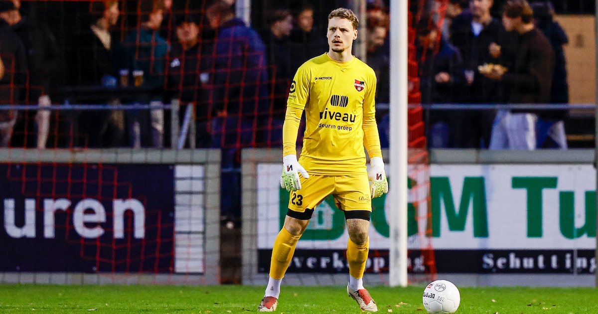 De Treffers met basisdebutant Joey Kesting tussen de palen naar ...