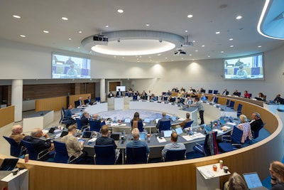 Nergens zitten zoveel partijen in de gemeenteraad als in Almelo: ‘Een ruig politiek klimaat’