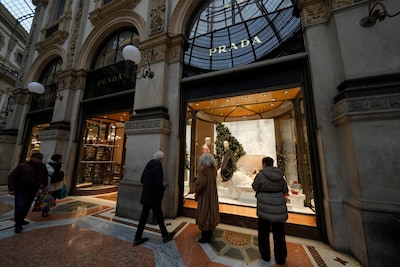 Onderzoek legt mogelijke uitbuiting bij dertien modemerken bloot, waaronder Gucci, Prada en Versace