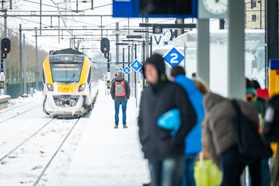 LIVE sneeuw | NS zet morgen minder treinen in, Breda sluit alle binnensportlocaties