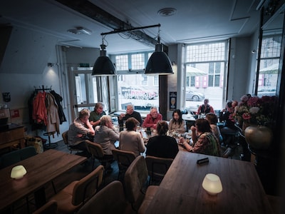 Niemand om mee te eten? Schuif in Doesburg aan bij wildvreemden voor 14,50 euro