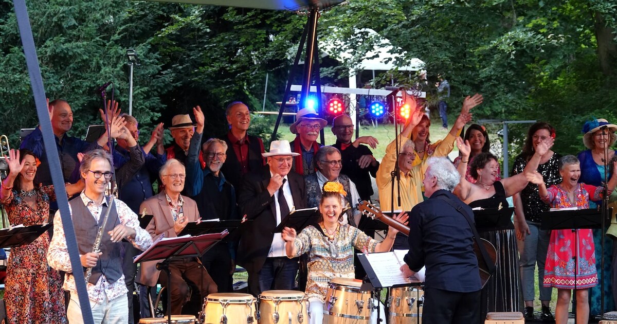 Koor VOLVER houdt open repetitie in Arnhem | Regio | De Gelderlander.nl
