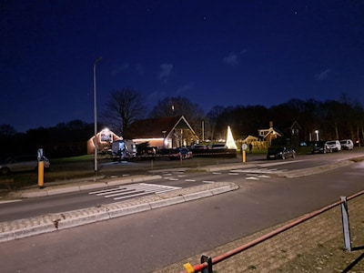 Politie vindt duizenden kilo’s vuurwerk in loods bij Groenlo en houdt verdachte aan