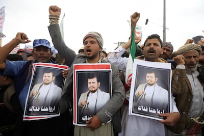 Ruim 7 procent van de oliehandel kan stilvallen door dreiging van de Houthi's: dit staat op het spel