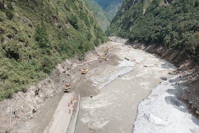 LIVE Overstromingen Nepal | Identiteit vermiste Nederlanders (29 en 51) in Nepal bekend, EU stuurt 2 miljoen euro aan noodhulp