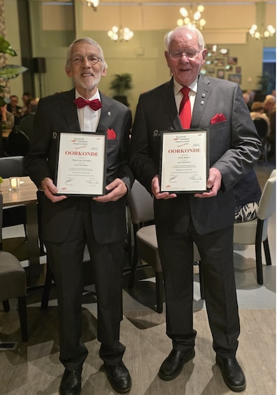 Ettens Mannenkoor huldigt jubilarissen en onthult Walk of Fame-tegels