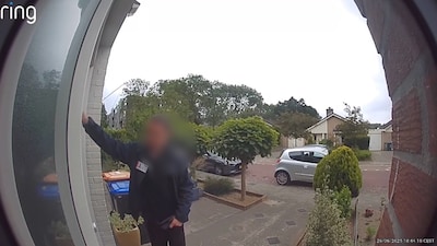 Carla stuurt ‘glasvezelcowboy’ weg, maar hij blijft maar op de deur bonzen: ‘Hij werd gewoon boos’