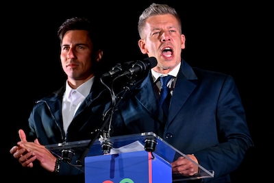 Hoe het Péter Magyar lukte om Orbán te verslaan, en wat de rest van de wereld daarvan kan leren