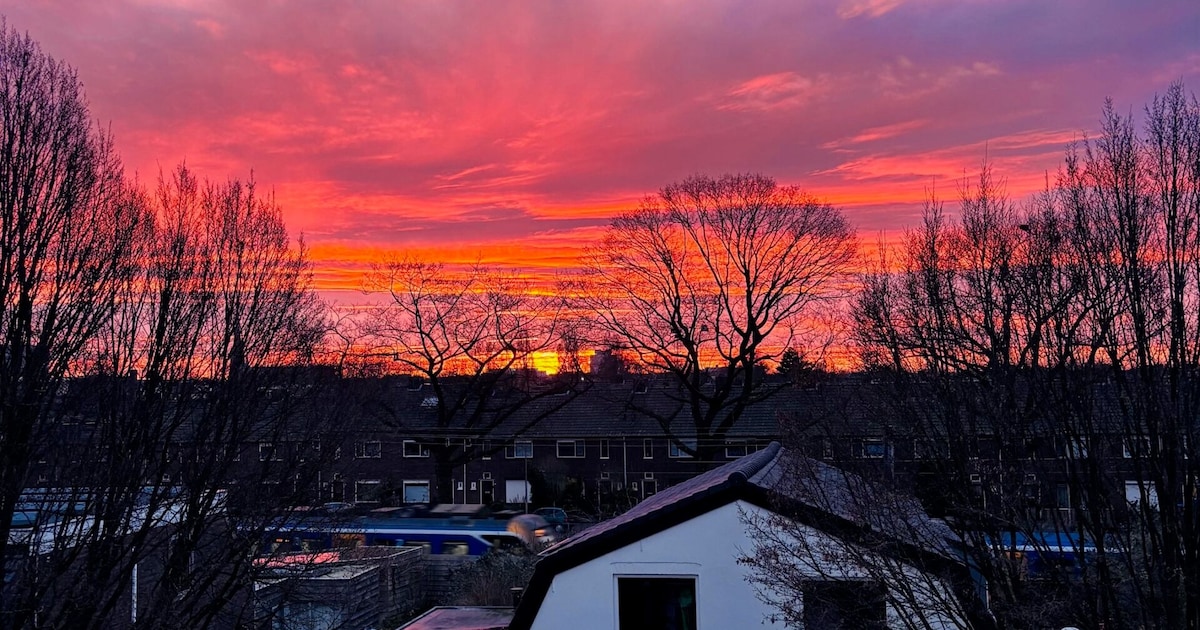 Foto's kijken: 6 x jullie kiekjes van kleurrijke luchten boven Nijmegen