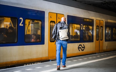 Minder treinen door extreme hitte: op deze trajecten past NS komende dagen dienstregeling aan