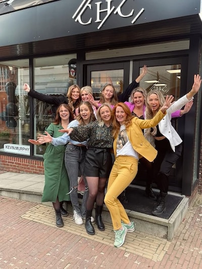 Achterhoekse kapper scoort met vier nominaties bij landelijke awards voor kapperszaken: ‘Niet normaa