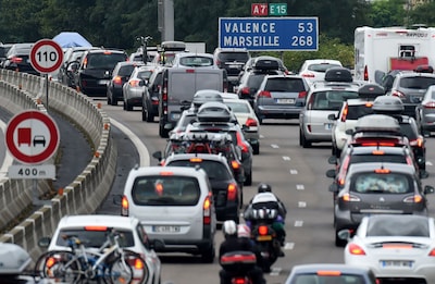 LIVE vakantieblog | Onbekend wanneer Route du Soleil open kan, 1000 mensen geëvacueerd door bosbranden Fontainebleau