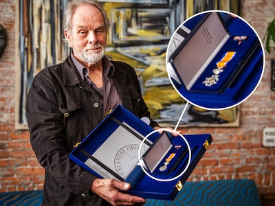 Oud-wethouder levert koninklijke onderscheiding in uit protest tegen koninklijk bezoek aan Donald Trump