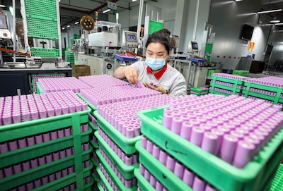We zoeken overal naar lithium, maar sturen 1.184 ton uit oude batterijen doodleuk naar China