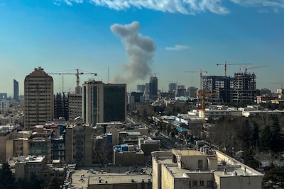 Israël valt Iran aan, drie explosies in Teheran