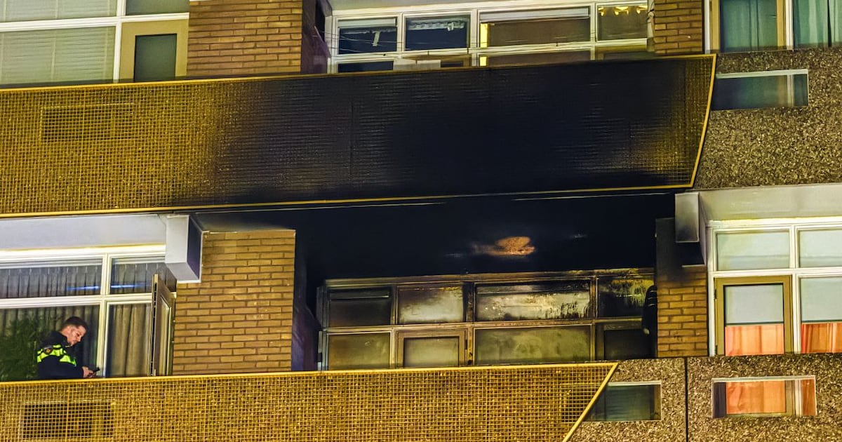 Brand in appartementencomplex in Enschede, buren horen ‘harde knal’