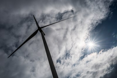Soap rond grote windturbines: Amsterdam bijt na 17 jaar opnieuw in het zand