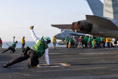 Drie vliegdekschepen, bommenwerpers en Patriots: VS zet zich schrap voor nieuwe aanvalsgolf tegen Iran