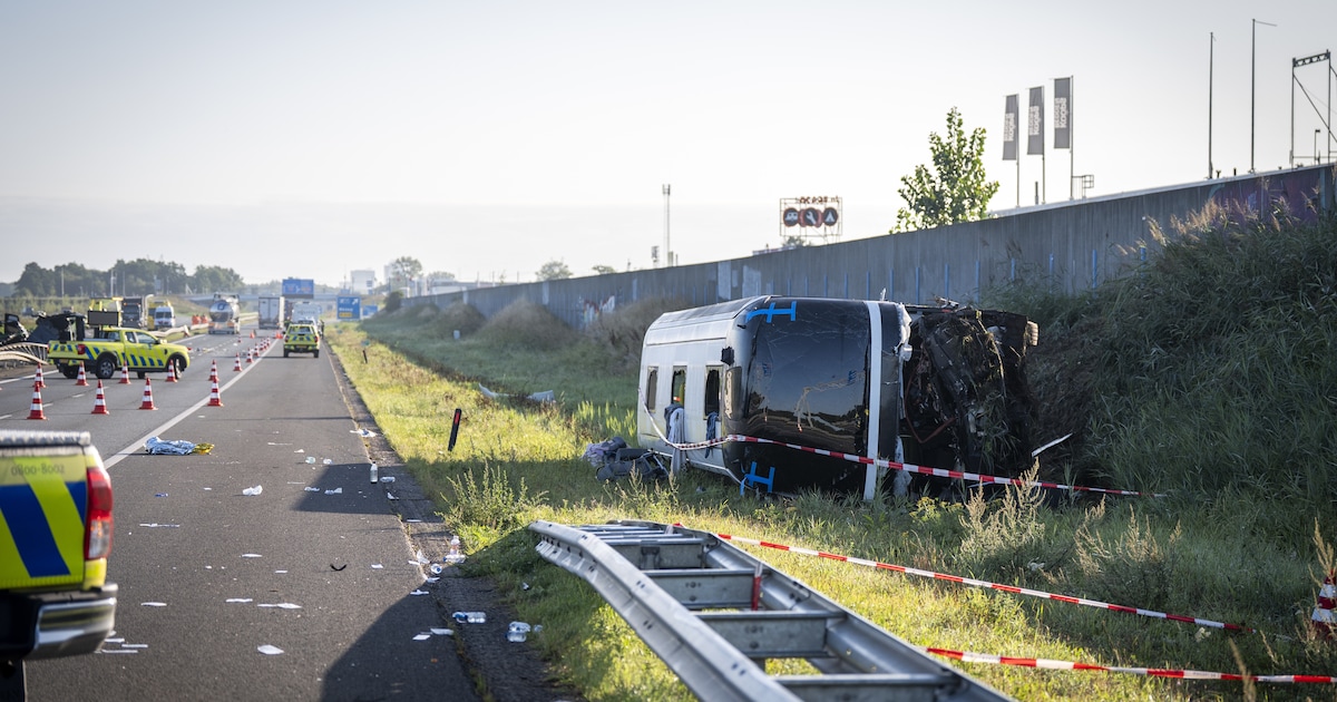 Zo onderzoekt de politie het ongeval met de schoolbus op snelweg A28 bij Wezep
