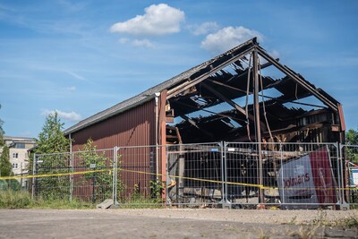 Blikseminslag verwoest meubelmakerij in Gennep: ‘Ik moet weer opnieuw beginnen’