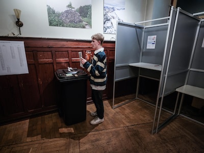 18-jarigen stemmen als eerste in Aalten, mét bier in de hand