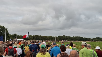 LIVE Vierdaagse 2026 | Vroege controle van de wandelaars • Heuvels bedwingen op zwaarste dag • Droge