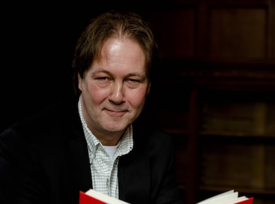 Hoe deze man het Sinterklaasjournaal al 25 jaar relevant maakt voor kinderen én ouders