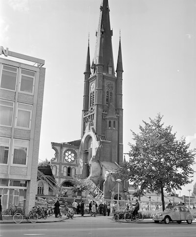 Waarom de Monicakerk met die enorme toren werd gesloopt