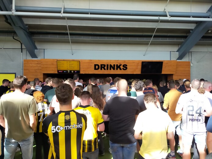 Na een rij voor de bar bij Vitesse komt nog maar eens het besef ...