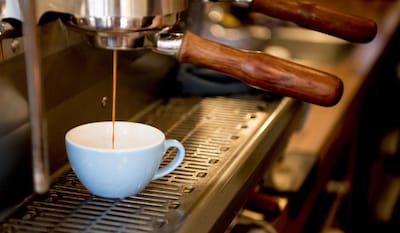 Cafés en discotheken verdwijnen steeds meer uit het straatbeeld en maken plaats voor koffiezaken