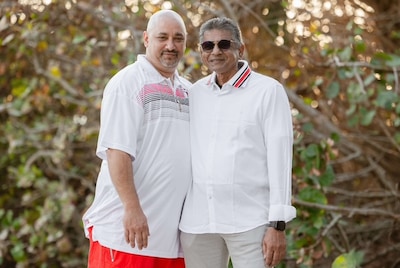 Owen moet na 40 jaar Amerika weer bij zijn vader thuis gaan wonen in Nederland