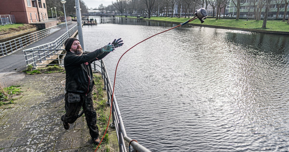 Magneetvissers hopen op schatten, maar stuiten vaker op levensgevaarlijke granaten