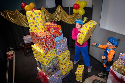 Kyra (9) moet pepernoten altijd weigeren bij Sinterklaas, dan komt ze op dit feest: ‘Heerlijk, niet 