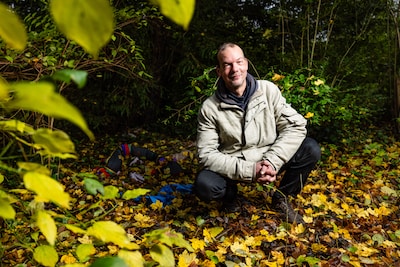 Peter droomde van kerst in een huis, maar slaapt onder een boom: ‘Had me deze kerst anders voorgesteld’
