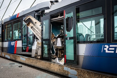 ‘Het was een grote, grote klap’: conducteur Suri (56) trilt nog na botsing op Erasmusbrug