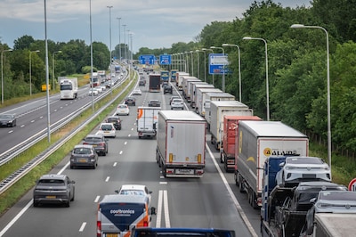 Waarom chauffeurs hun vrachtwagen toch op de vluchtstrook zetten (en waarom dat zo gevaarlijk is)
