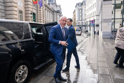 Amai! De Amerikaanse ambassadeur in België hangt de schoonmoeder uit